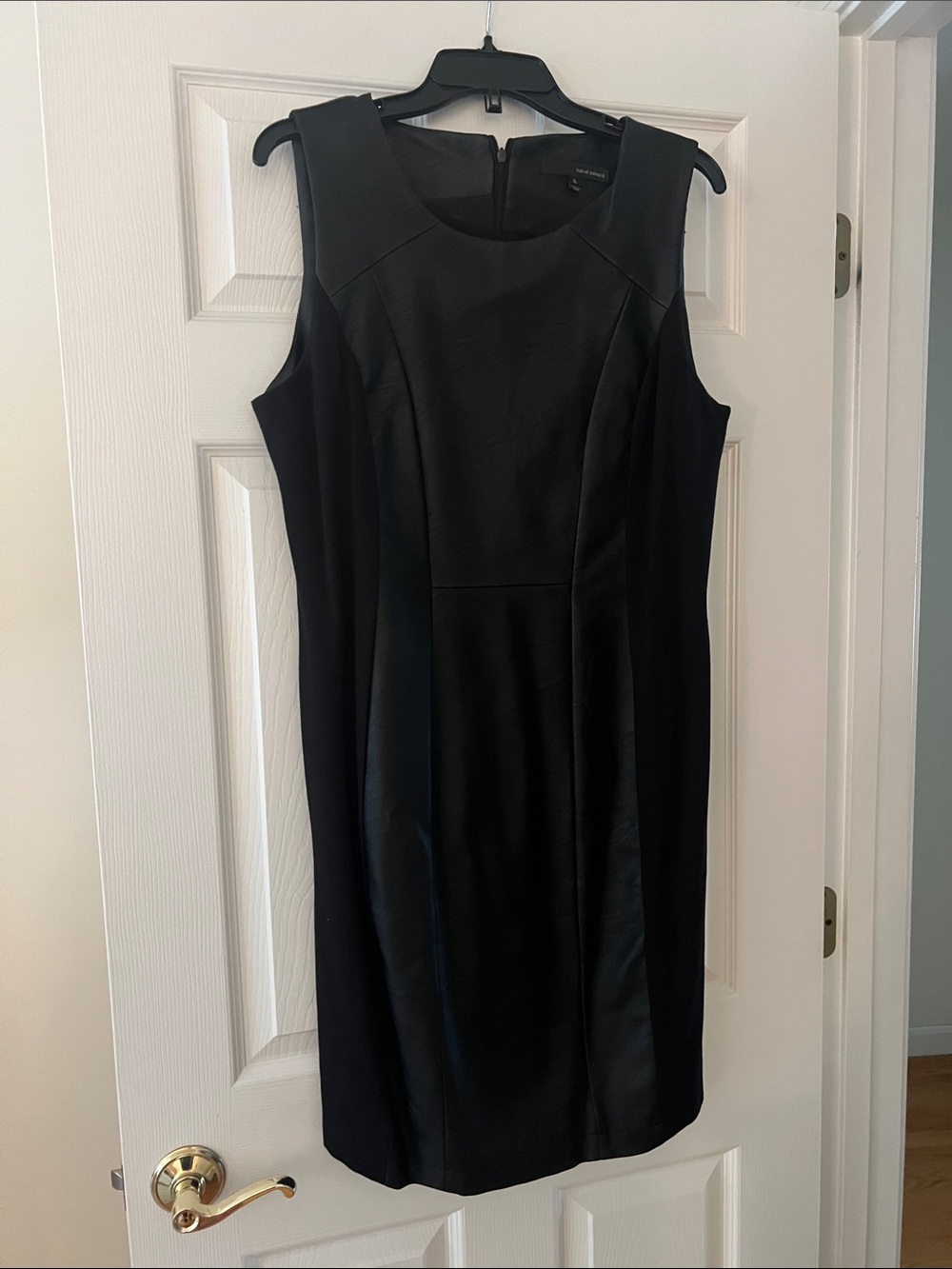 Harve Benard Black Sleeveless Sheath Midi Dress